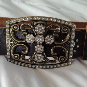 Vintage Western Look With Crystal Rhinstone-like Leather Belt